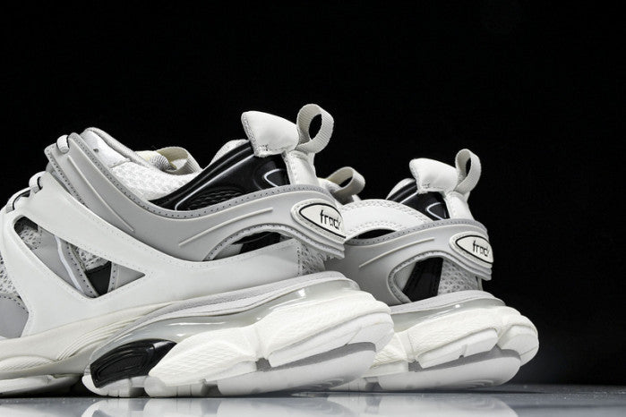 BA*LEN*CIA*GA RUNNER