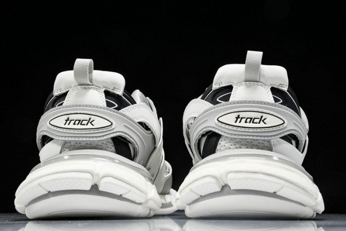 BA*LEN*CIA*GA RUNNER