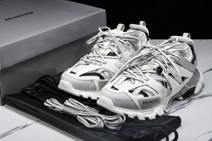 BA*LEN*CIA*GA RUNNER