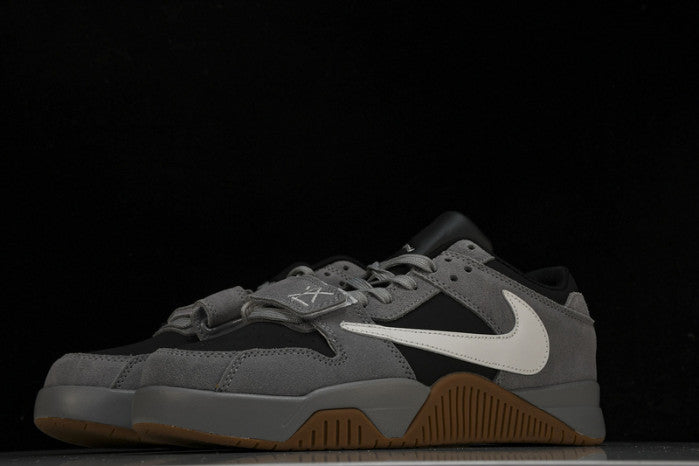 TRAVIS SCOTT X AIR JORDAN 1