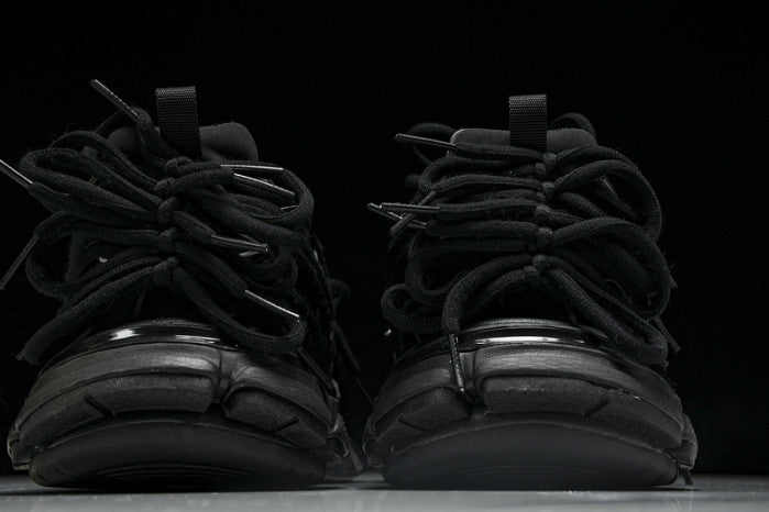 BA*LEN*CIA*GA RUNNER