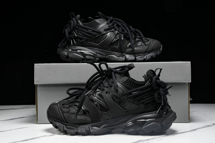 BA*LEN*CIA*GA RUNNER