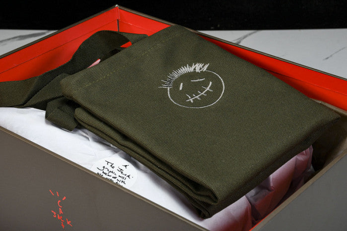 TRAVIS SCOTT X AIR JORDAN 1