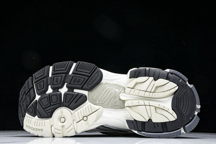 BA*LEN*CIA*GA RUNNER